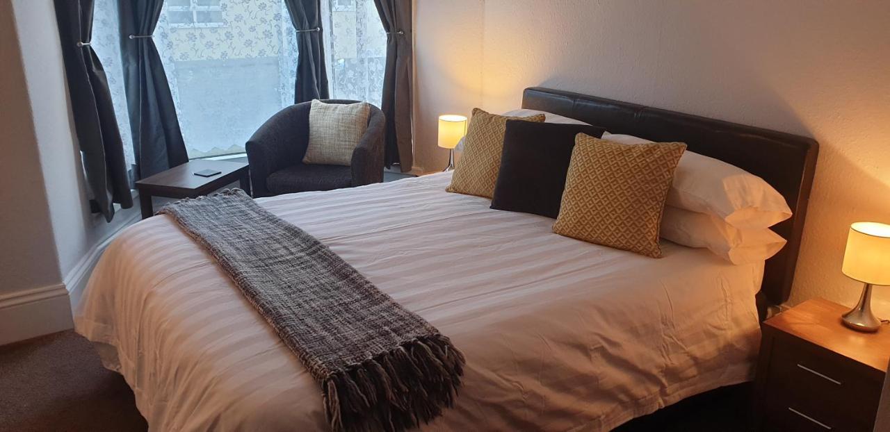 Lockinbar Holiday Apartments Тенбі Екстер'єр фото