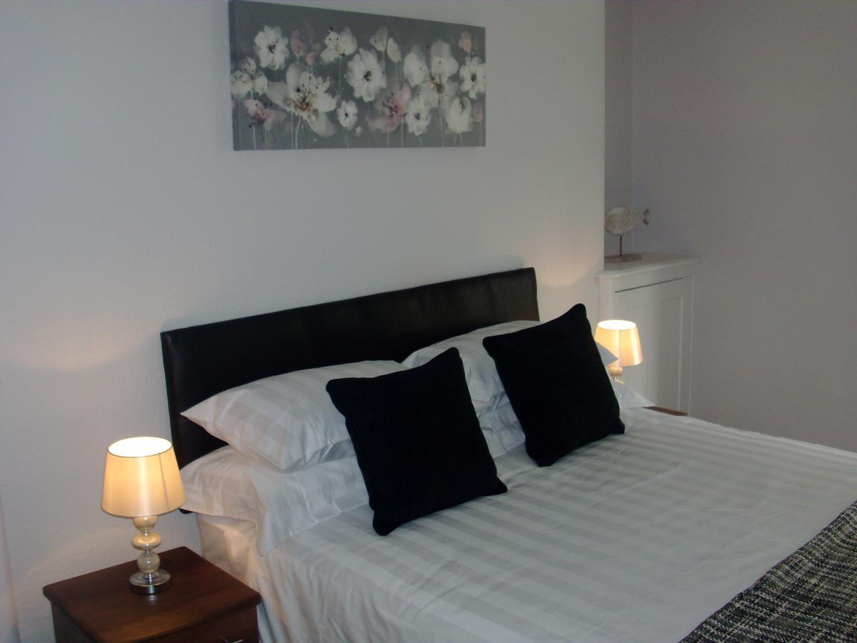 Lockinbar Holiday Apartments Тенбі Екстер'єр фото